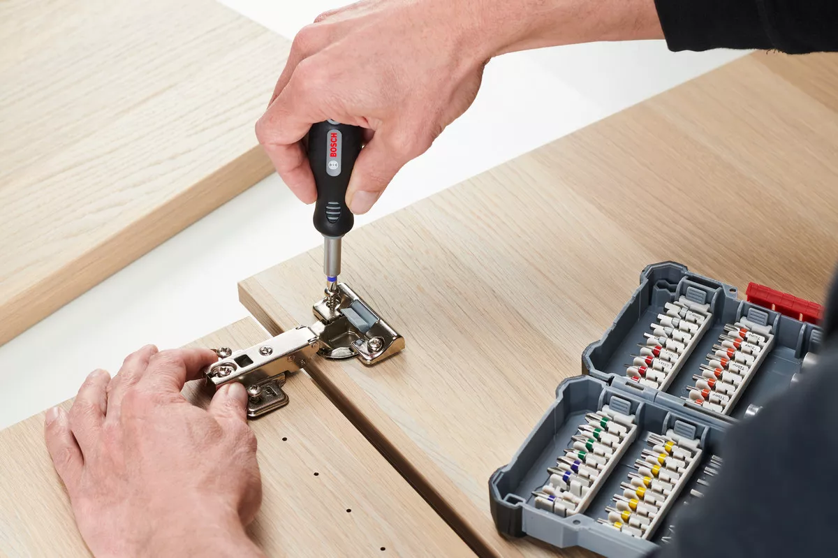 Assortiment 44 pièces embouts vissage + tournevis